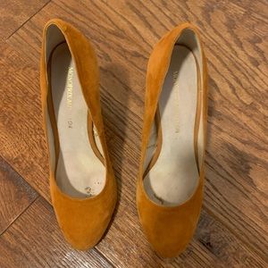 Mustard very good condition shoes